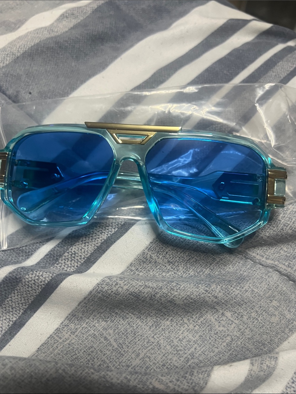 Source Unknown Blue Transparent Frame Sunglasses with Gold Accent